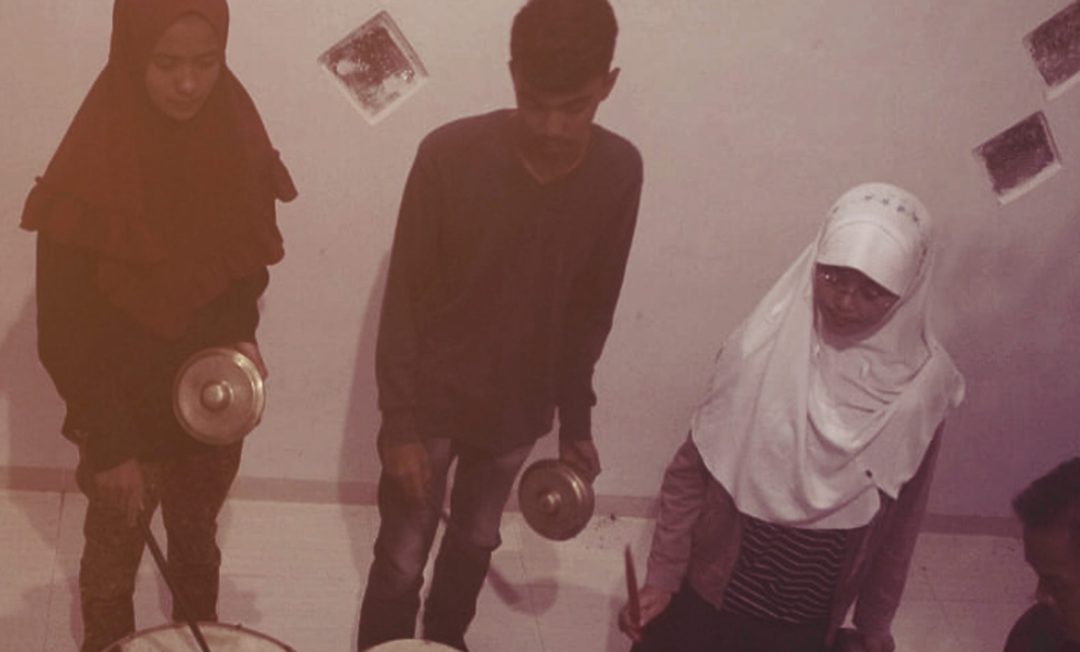 Puti Ambang Bulan; menginisiasi kegiatan seni bersama masyarakat